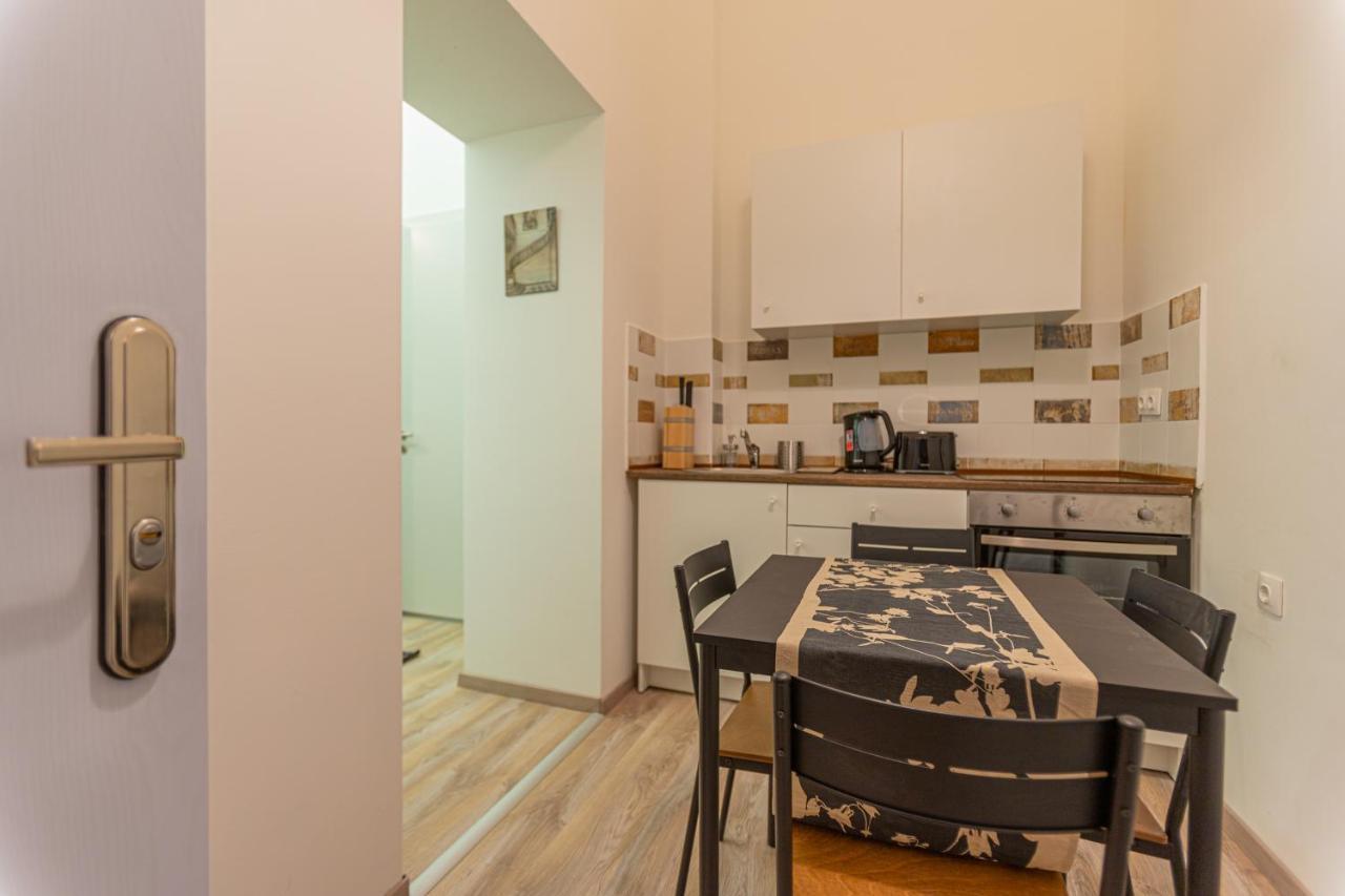 Downtown Studio Flat In Budapest, Mona Exterior foto